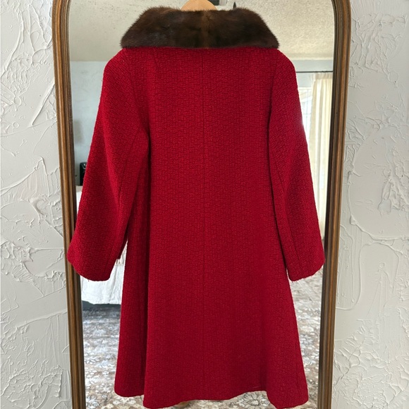 Elegant 1950’s-60’s Vintage Coat with Deep Brown Mink Collar - Picture 3 of 7